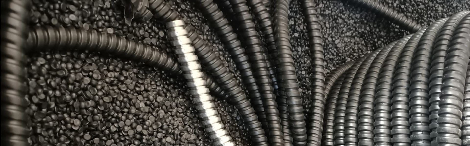 Geometal - Bahçe ve Aydınlatma Direkleri, Çelik ve PVC İzoleli Spiral Boru, Metal İşleme Yüzey İşlemleri, Poliüretan Dökme Conta, Taban Saclı Metal Panolar,Solar Panel için Çelik Konstrüksiyon Kurulumu