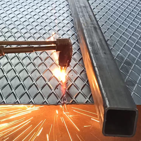 Geometal - Polyester Elektrik Panoları, Bahçe ve Aydınlatma Direkleri, Çelik Spiraller,Boru Profil, Sac İşleme, Yüzey İşleme İşlemleri, Boru profil burma, muflama